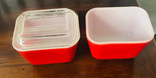 Vtg pyrex red set - red, set/2